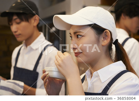 Cafe staff preparation spice Cafe staff preparation spice 36858004