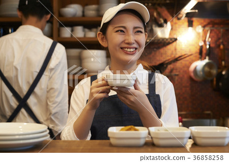 Cafe staff preparation spice 36858258