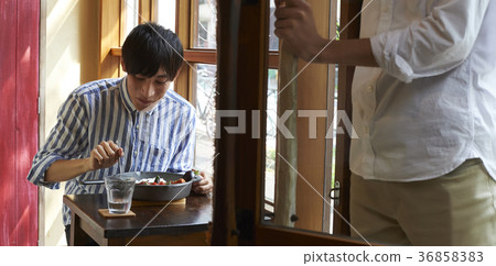 Men eating curry 36858383