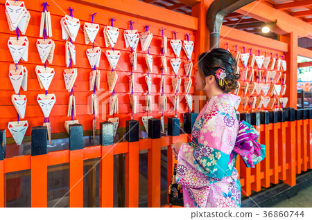 Asian women wearing japanese traditional kimono Asian women wearing japanese traditional kimono 36860744