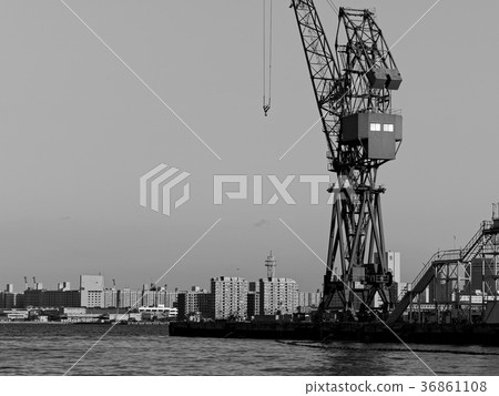 Kobe Harbor See shipyards and port islands from Harborland (monochrome) 36861108