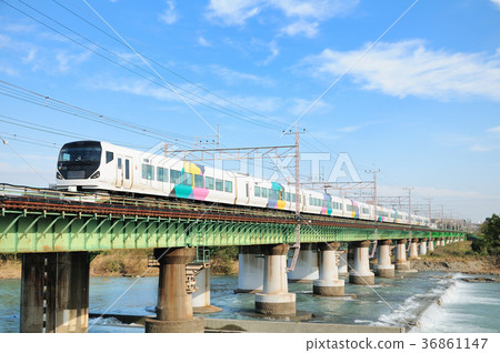 E257中央線有限公司橫跨多摩河的阿蘇薩號碼 36861147