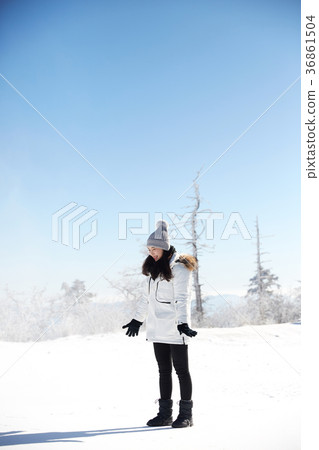 女人,冬天,雪,山 女人,冬天,雪,山 36861504