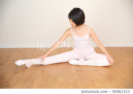 Children doing stretching 36862523