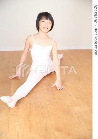 Children doing stretching Children doing stretching 36862526