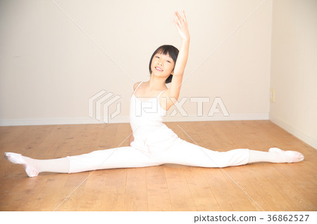 Children doing stretching Children doing stretching 36862527