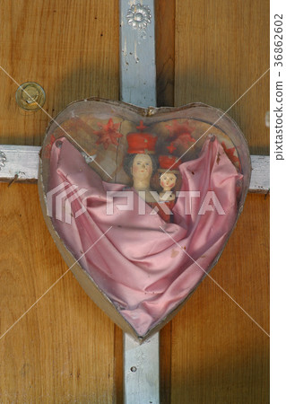 Blessed Virgin Mary with baby Jesus 36862602