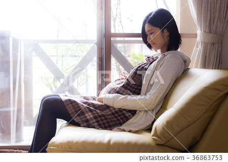 Pregnant woman 36863753