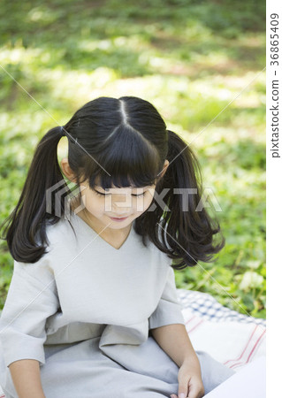 Dad and Daughter Date 36865409