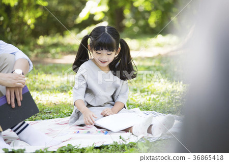 Dad and Daughter Date 36865418