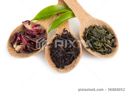 Green and black tea leaves 36868052