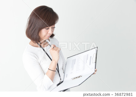 Middle female file (white background) 36872981