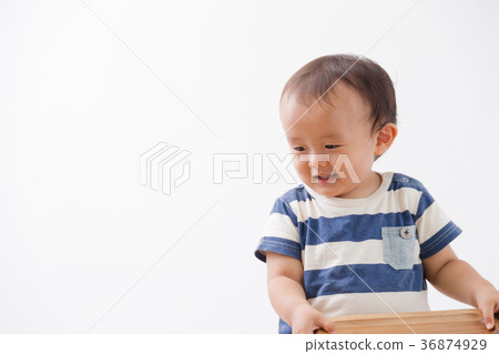 Child, fruit (white background) 36874929