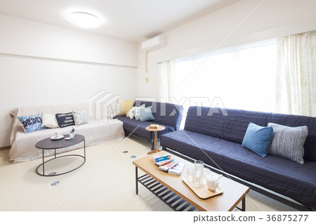 Apartment living room 36875277