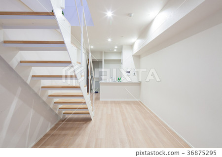 公寓樓梯和小屋 36875295