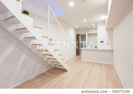 公寓樓梯和小屋 36875296