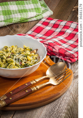 Spaghetti with spinach and bacon. Spaghetti with spinach and bacon. 36881179
