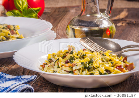 Spaghetti with spinach and bacon. Spaghetti with spinach and bacon. 36881187