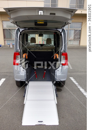 輪椅進入車輛的福利車輛圖像 36881901