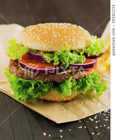 Burger Beef Cutlet Onion Lettuce Tomato Mustard Burger Beef Cutlet Onion Lettuce Tomato Mustard 36882234