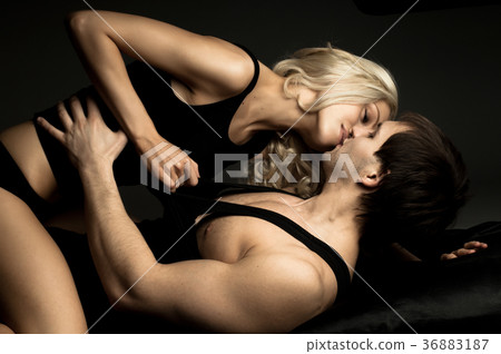 sexy couple 36883187