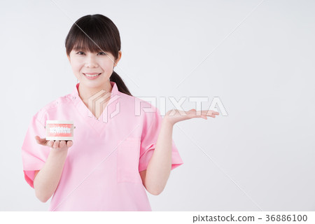 Dental hygienist image 36886100