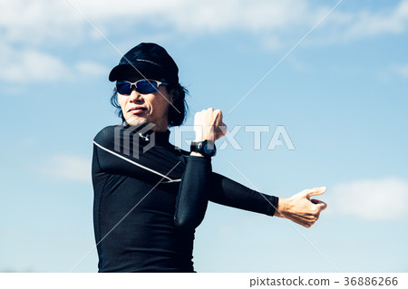 Middle men who stretch 36886266