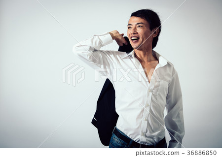 微笑的中間男性花花公子日語 微笑的中間男性花花公子日語 36886850