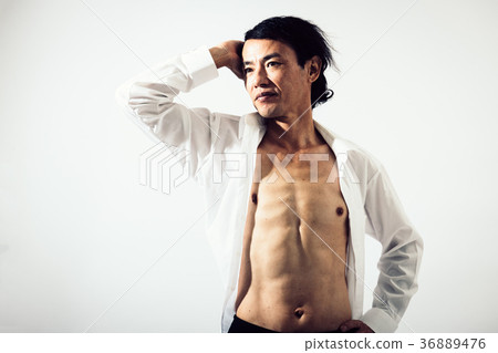 Middle-aged men with men's beauty Middle-aged men with men's beauty 36889476