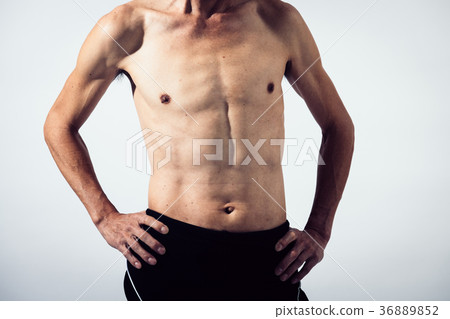 光著膀子的中間男性身體部位 光著膀子的中間男性身體部位 36889852