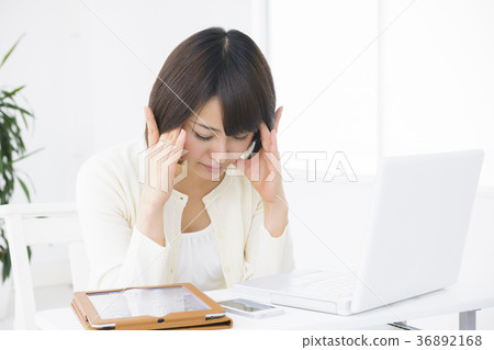 Business woman office young woman Business woman office young woman 36892168