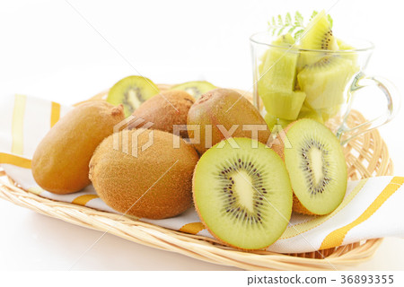 Fresh kiwi fruit 36893355