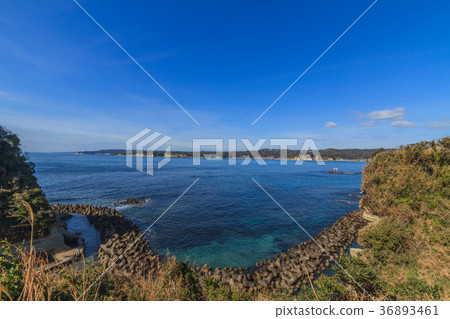 從冬天Katsuura城堡廢墟看見的Katsuura海灣風景 36893461