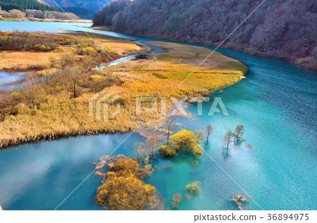 Late autumn Akifan lake Akita 36894975