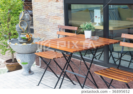 Coffee table and chairs 36895652