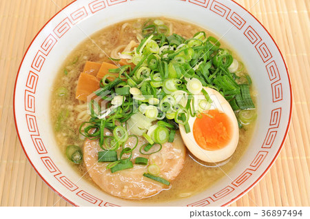 Back fat chicken with soy sauce ramen 36897494