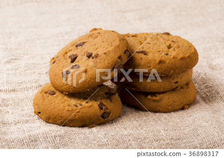 Chocolate chip cookies 36898317