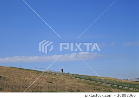 Riverbed sky 36898366