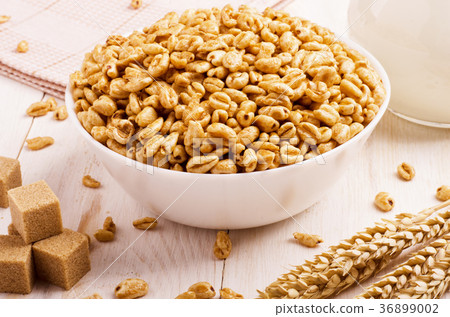 照片素材(图片): puffed sweet rice in caramel