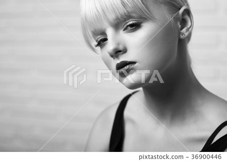 Gogeous blonde model posing sensually Gogeous blonde model posing sensually 36900446
