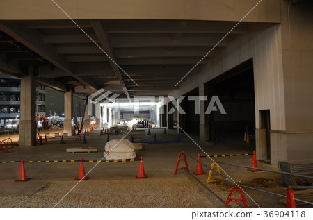 Loading dock under construction 36904118
