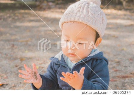 1 year old, younger, person 36905274