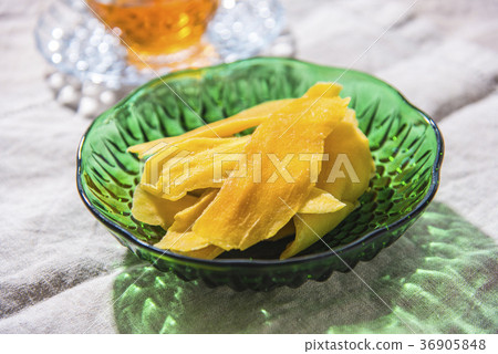 Dry mango Dry mango 36905848