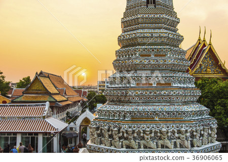 Wat Arun in the evening Wat Arun in the evening 36906065