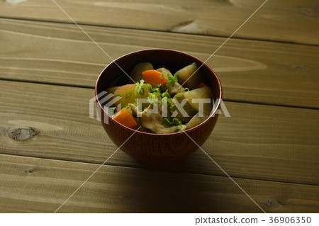 Miso soup with pork and vegetables Miso soup with pork and vegetables 36906350