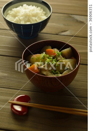 Miso soup with pork and vegetables  36906351