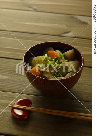Miso soup with pork and vegetables Miso soup with pork and vegetables 36906352