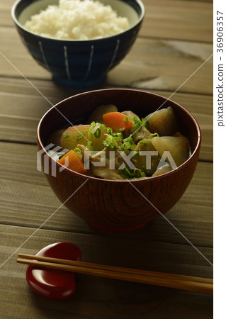 Miso soup with pork and vegetables Miso soup with pork and vegetables 36906357