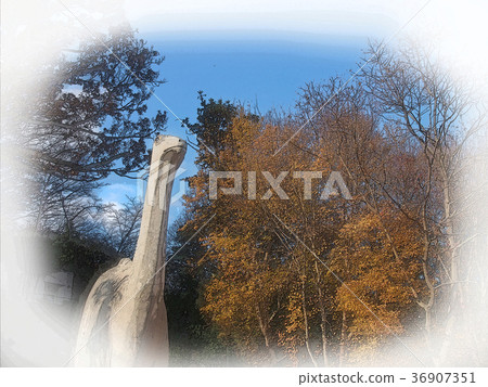 Late autumn dinosaur Late autumn dinosaur 36907351