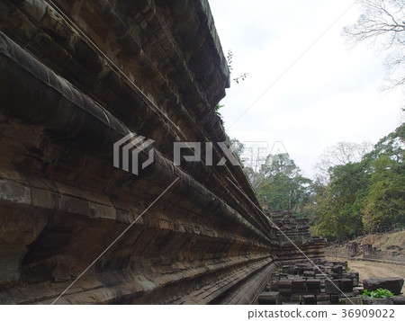 Outer wall of Baphuon temple (Angkor archaeological site ~ "Ancol-Tom" Siem Reap / Cambodia) 36909022